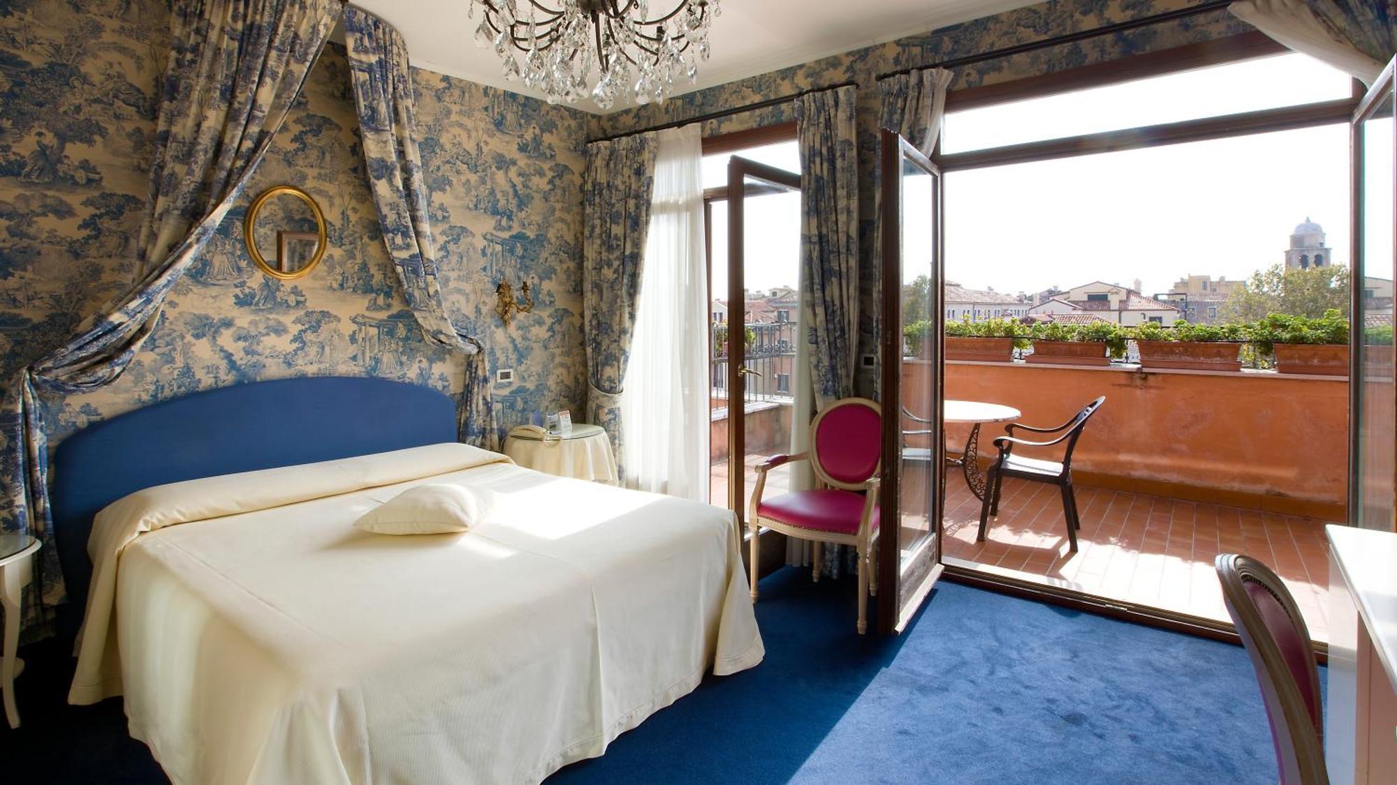 Deluxe Double Room Canal View
