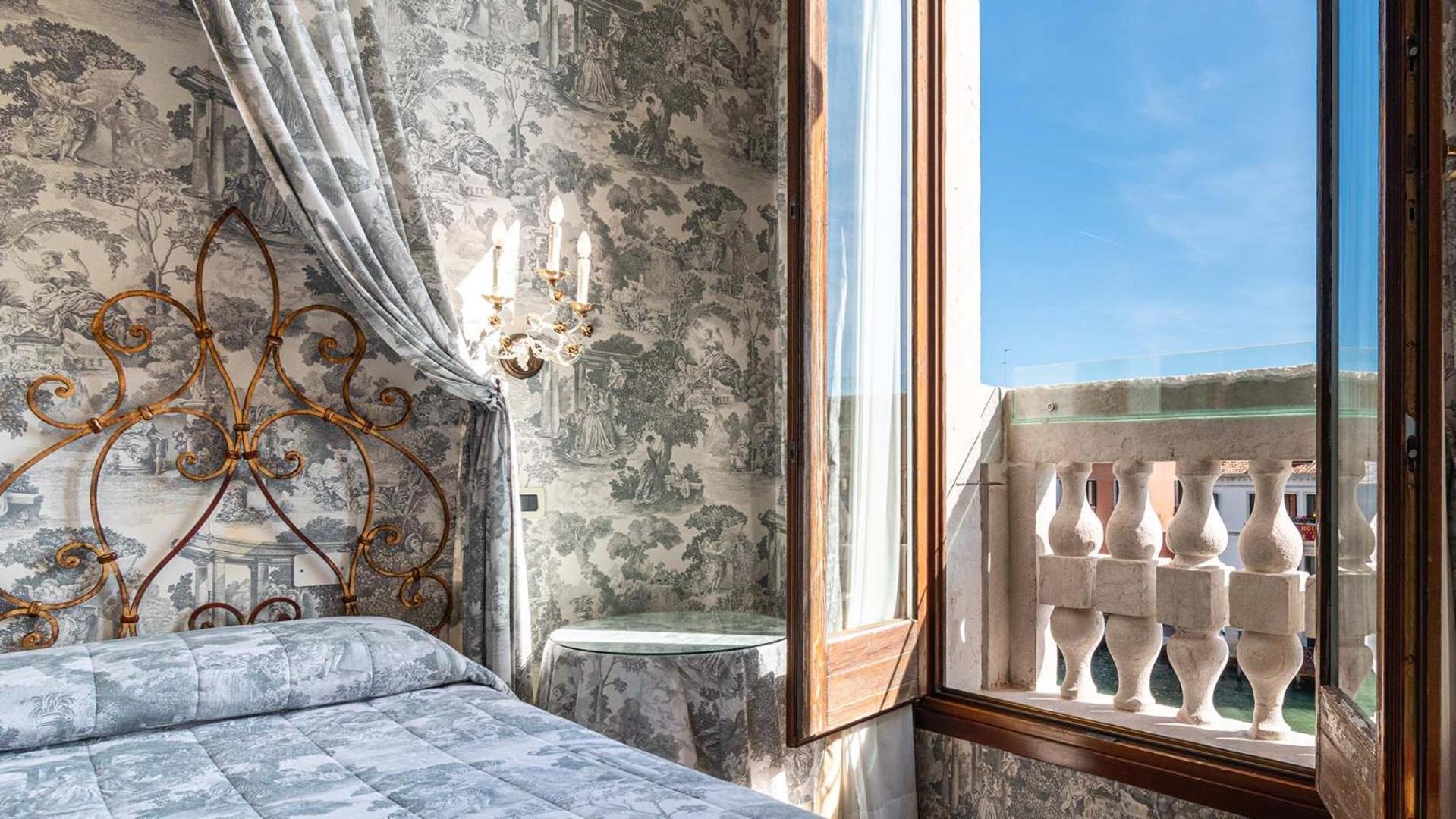 Junior Suite Canal View