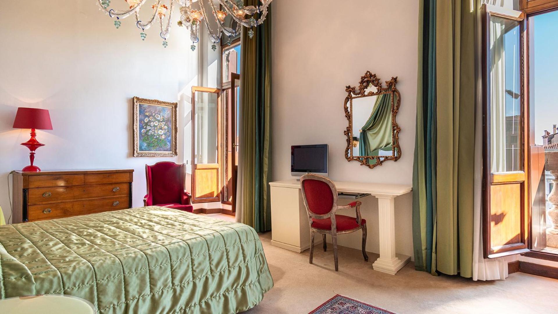 Deluxe Double Room Canal View