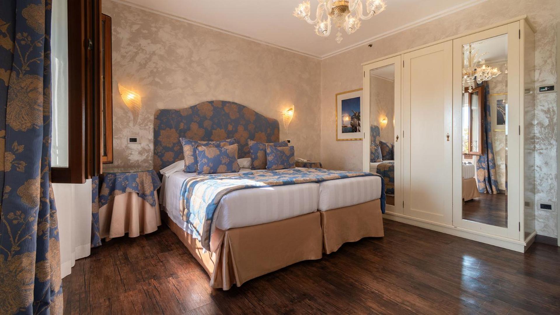 Classic Double or Twin Room Canal View