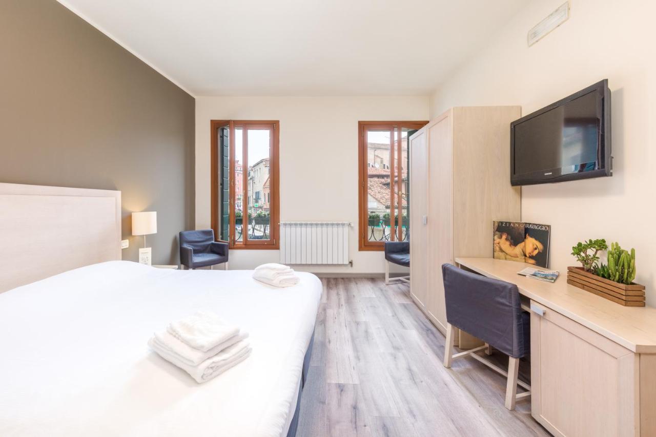 Camera Familiare con Vista Canale