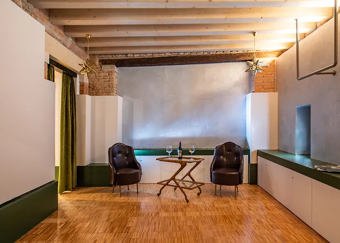 Resort: Locanda Leon Bianco On The Grand Canal