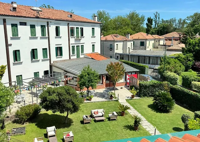 Bulldog Venice Apartment