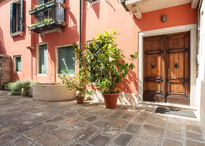 Hotel vicino al College: Garden Apartment